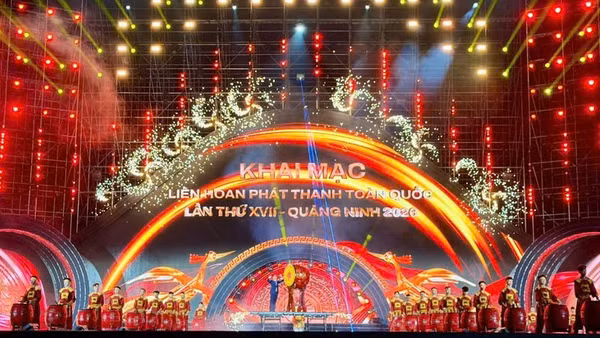 Lãnh đạo Đài Tiếng nói Việt Nam gióng trống khai mạc Liên hoan Phát thanh toàn quốc-Quảng Ninh 2026.