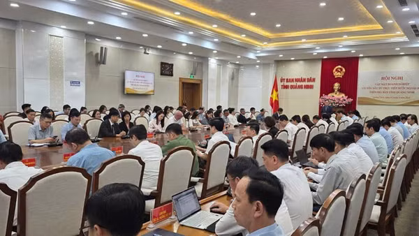 Quang cảnh buổi gặp mặt giữa Ủy ban nhân dân tỉnh Quảng Ninh các doanh nghiệp có vốn đầu tư trực tiếp nước ngoài.