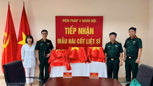 Tỉnh Quảng Ninh hoàn thành bàn giao 100% mẫu hài cốt liệt sĩ thu nhận được cho Viện Pháp y Quân đội để phục vụ phân tích, giám định ADN. (Ảnh: QMG)