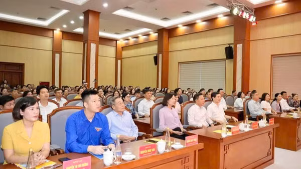 Các đại biểu dự lễ phát động. (Ảnh QMG)
