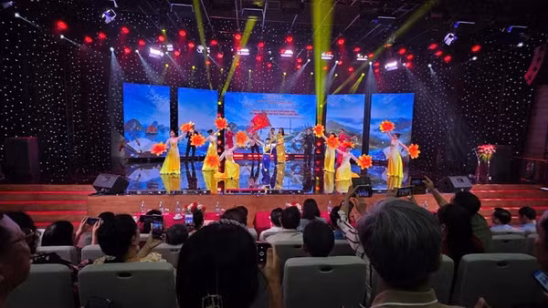 Quang cảnh lễ phát động cuộc thi.
