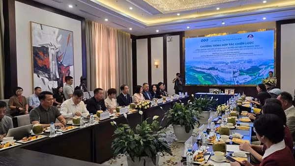 Quang cảnh lễ ký kết. (Ảnh: Quang Thọ)