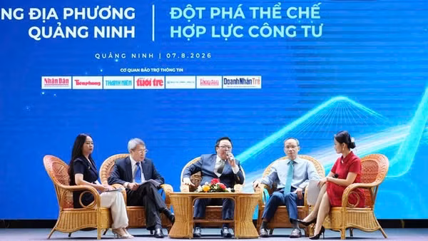 Các diễn giả chia sẻ tại phiên tọa đàm “Chinh phục công nghệ số - Làm chủ kinh tế xanh". (Ảnh: Quang Thọ)