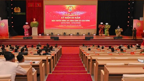 Quang cảnh buổi gặp mặt kỷ niệm 80 năm Ngày truyền thống lực lượng Cảnh sát giao thông tỉnh Quảng Ninh.