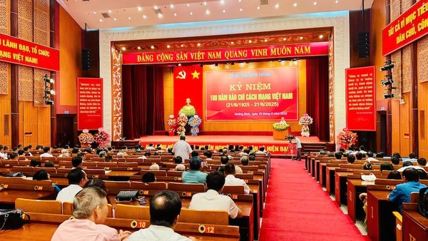 Quang cảnh Lễ kỷ niệm 100 năm Ngày Báo chí cách mạng Việt Nam.