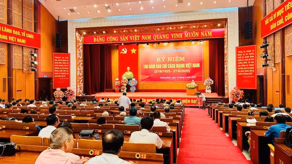 Quang cảnh Lễ kỷ niệm 100 năm Ngày Báo chí cách mạng Việt Nam.