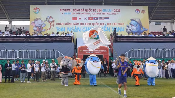 Lễ khai mạc Festival Bóng đá trẻ quốc tế-Gia Lai 2026 diễn ra tại sân vận động Pleiku Arena. (Ảnh: MINH VỸ)