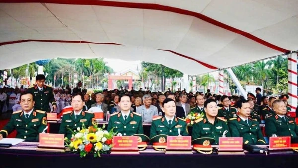 Đông đảo đại biểu tham dự buổi lễ.