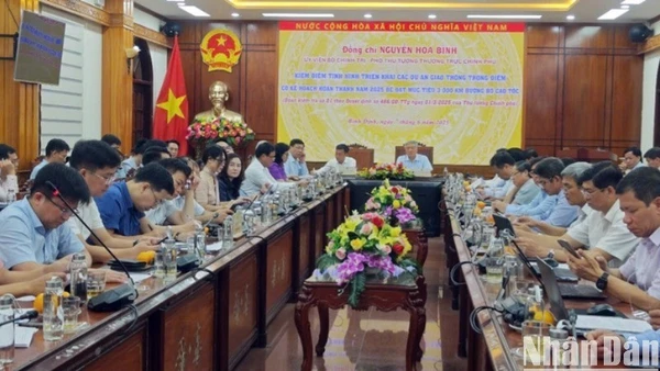 Quang cảnh buổi làm việc.