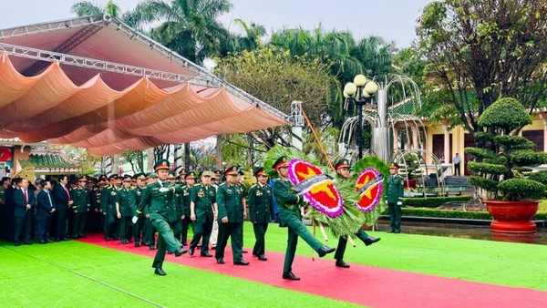 Buổi lễ diễn ra trong không khí tôn nghiêm, trang trọng.