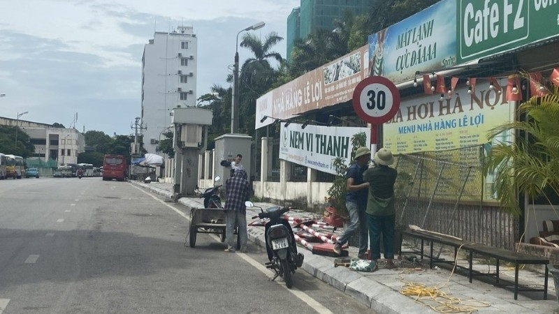 Sầm Sơn đặt thêm một số biển hạn chế tốc độ 30km/giờ. z6763085401527-0d3a90db73f0a53813f4329b1a8bbc9a.jpg