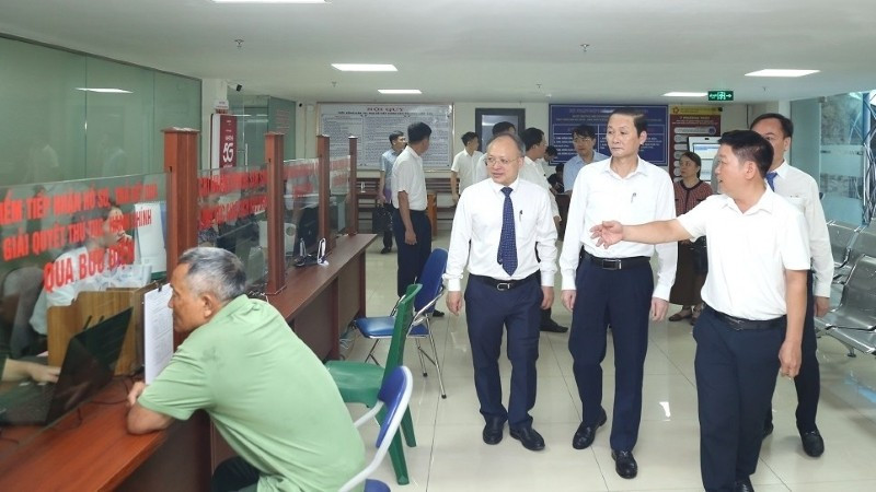 Chủ tịch Ủy ban nhân dân tỉnh Thanh Hóa kiểm tra công tác vận hành chính quyền địa phương hai cấp. 166d2104025t79048l0.jpg