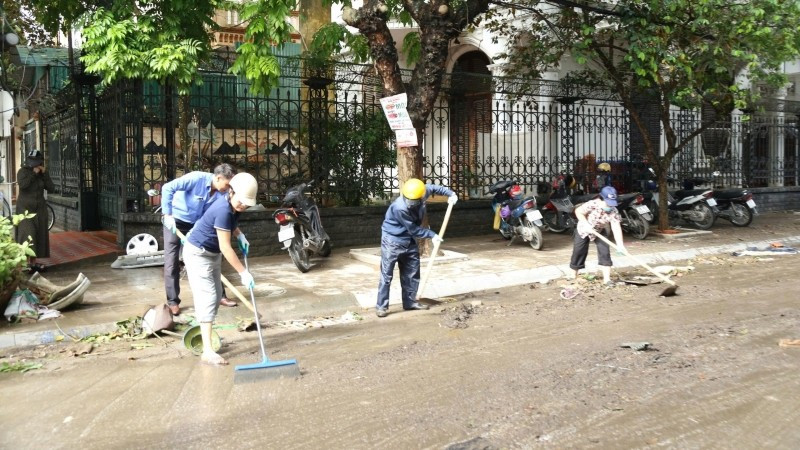 Nước rút để lại nhiều bùn đất và nguy cơ ô nhiễm môi trường. z6833219607930-19217a2b571acb1497cf9ad3a633c700.jpg