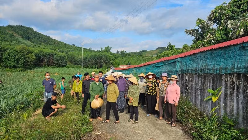 Người dân phản đối trang trại lợn gây ô nhiễm ở Thanh Hóa.