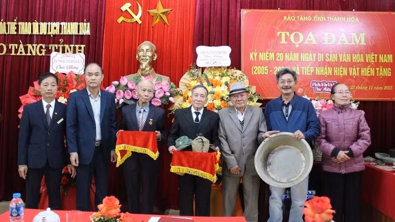 Bảo tàng tỉnh Thanh Hóa tiếp nhận nhiều hiện vật do các cá nhân hiến tặng.