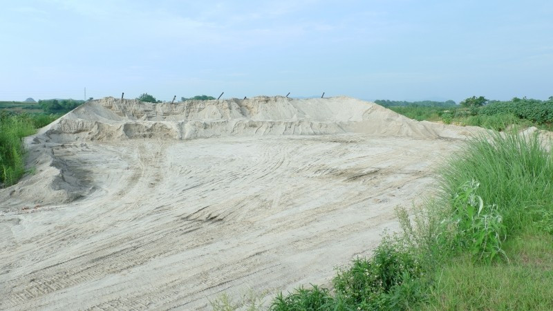 Nơi tập kết của mỏ cát số 50. 1-dscf8356.jpg