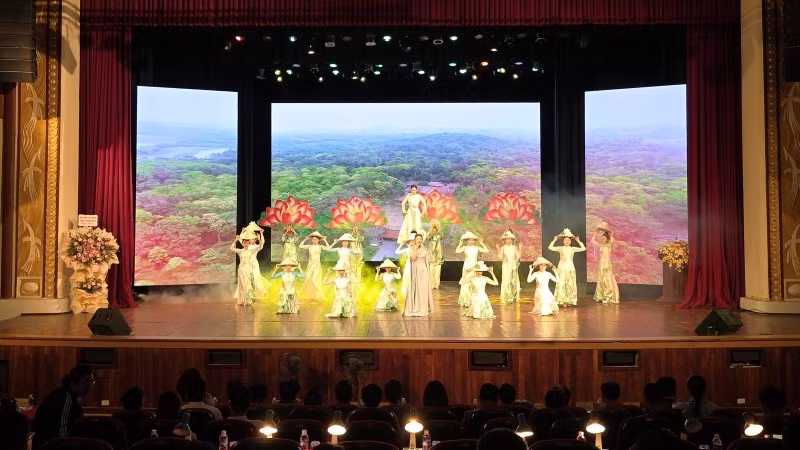 Hình ảnh khai mạc buổi lễ.