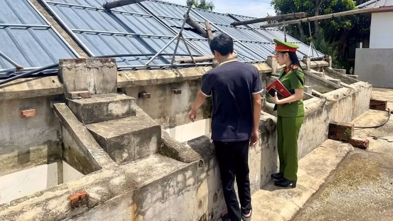 Làm rõ vụ bao bì nước mắm bị vứt bỏ ghi nơi sản xuất tại Thanh Hóa.