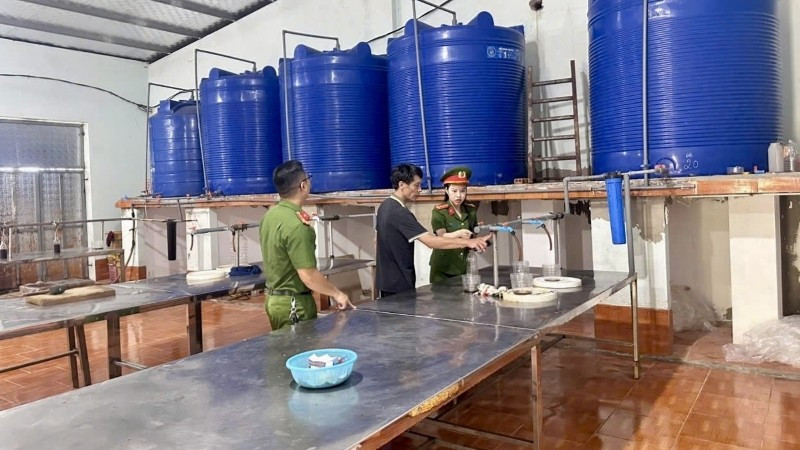 Kiểm tra cơ sở sản xuất nước mắm tại xã Hòa Lộc, huyện Hậu Lộc. img-6256.jpg