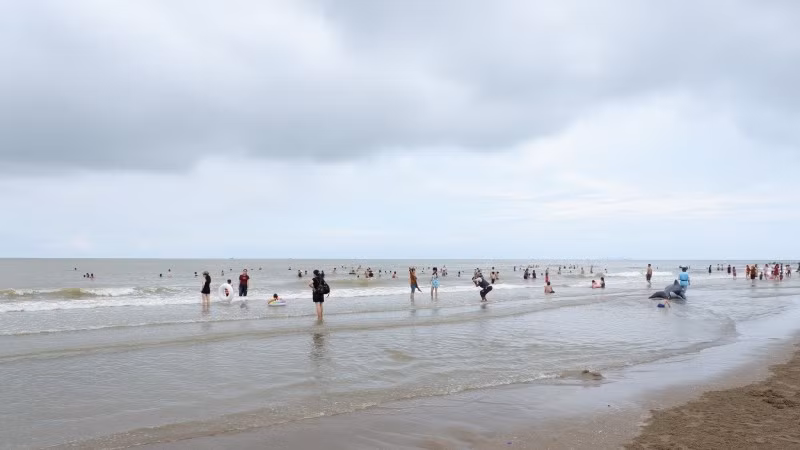 Lượng khách tới Sầm Sơn không nhiều như mọi năm.