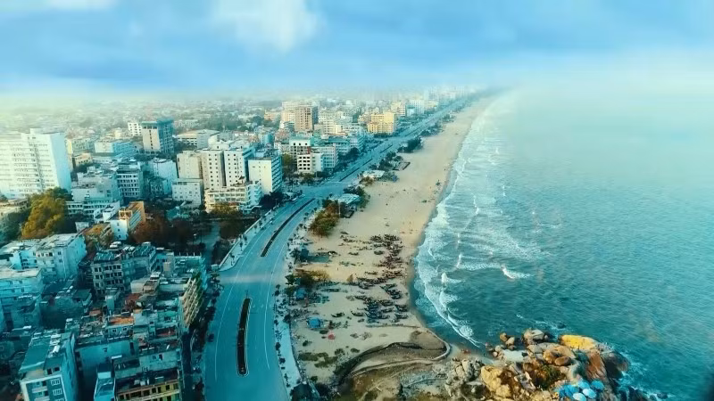 Sầm Sơn triển khai mô hình hỗ trợ an toàn tắm biển.