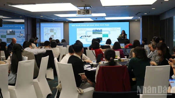 Toàn cảnh phiên hội thảo tại chuỗi sự kiện.