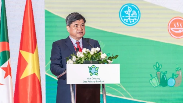 Thứ trưởng Nông nghiệp và Môi trường Trần Thanh Nam phát biểu khai mạc Diễn đàn cấp cao liên khu vực về mô hình OCOP (Mỗi xã một sản phẩm).