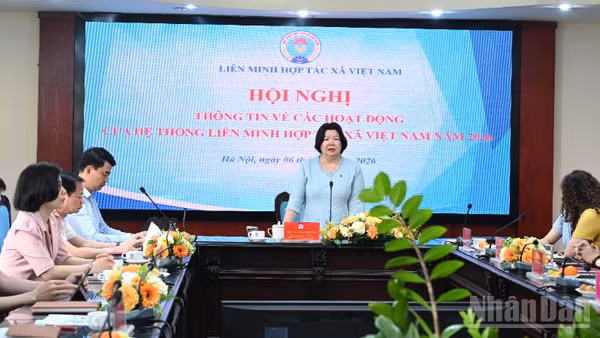 Bà Cao Xuân Thu Vân Chủ tịch Liên minh Hợp tác xã Việt Nam chủ trì "Hội nghị thông tin về Tháng hành động vì Hợp tác xã năm 2026", ngày 6/4.