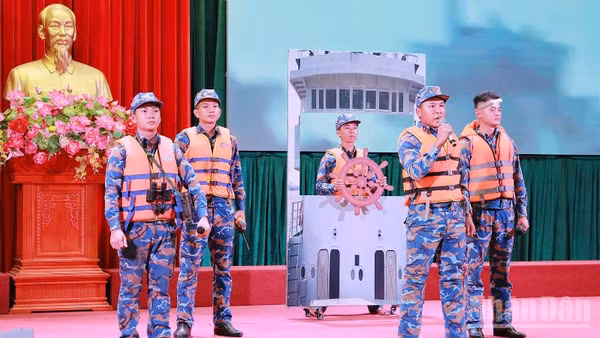 Các đội thể hiện phần thi tuyên truyền viên trẻ.