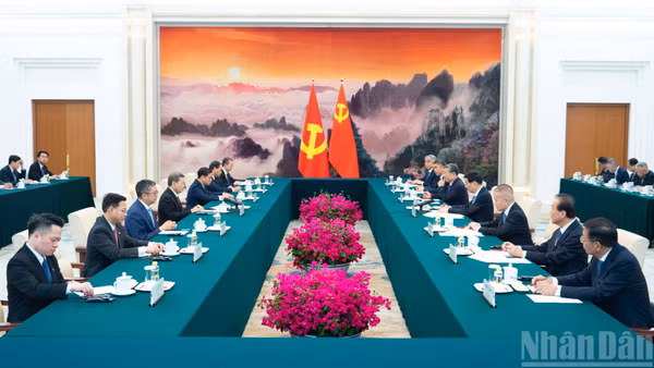 Đồng chí Lê Minh Trí hội kiến đồng chí Vương Hộ Ninh.