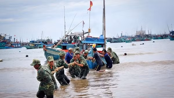 Chính phủ ban hành Nghị quyết số 210/NQ-CP về Kế hoạch hành động phòng, chống bão, lũ, thiên tai cực đoan và biến đổi khí hậu. (Ảnh: Baochinhphu.vn)