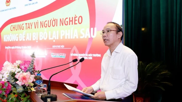 Thứ trưởng Nông nghiệp và Môi trường Phùng Đức Tiến phát biểu tại sự kiện.