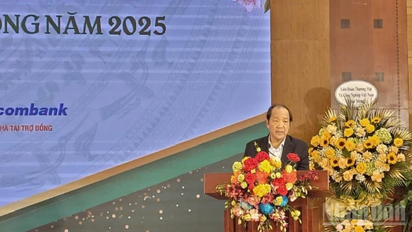 Ông Hồ Xuân Hùng, Chủ tịch Tổng hội Nông nghiệp và Phát triển nông thôn Việt Nam phát biểu tại Lễ tổng kết Đề án truyền thông “Tín dụng xanh cho doanh nghiệp và nhà nông năm 2025”.