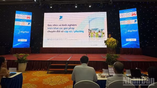 Hội thảo tập huấn triển khai mô hình chuyển đổi số cấp xã, phường diễn ra chiều 4/6.