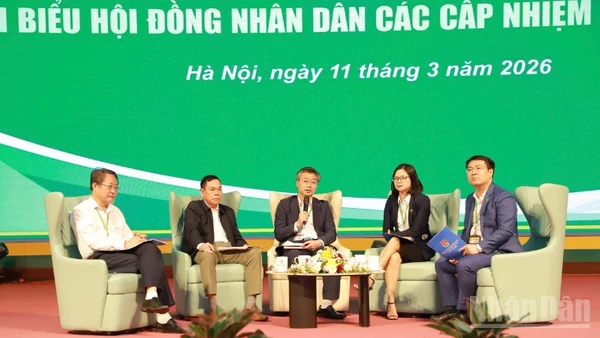 Các đại biểu cung cấp tham gia mạn đàm giới thiệu tiểu sử các ứng cử viên đại biểu Quốc hội khóa XVI và đại biểu Hội đồng nhân dân các cấp, nhiệm kỳ 2026-2031.