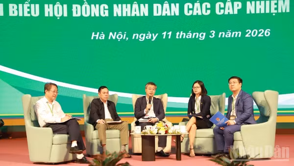 Các đại biểu cung cấp tham gia mạn đàm giới thiệu tiểu sử các ứng cử viên đại biểu Quốc hội khóa XVI và đại biểu Hội đồng nhân dân các cấp, nhiệm kỳ 2026-2031.