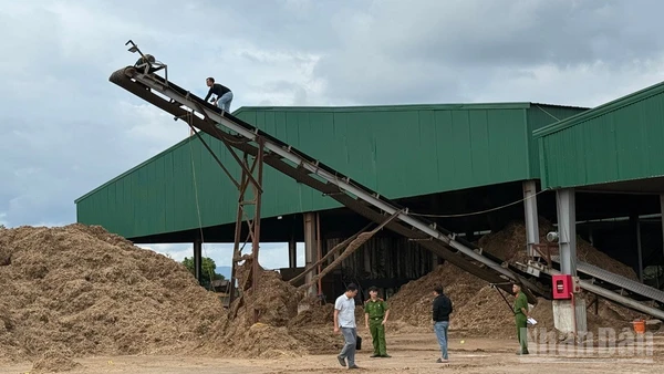 Hiện trường xảy ra vụ tai nạn lao động. (Ảnh: THANH SƠN)