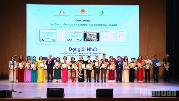 Lễ trao Giải thưởng Trường học sinh thái ASEAN Việt Nam năm 2025 với chủ đề “Trường học không rác thải nhựa".
