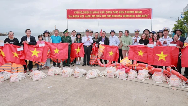 Năm 2025, Vùng 3 Hải quân và Ban Tuyên giáo, Dân vận các địa phương đã triển khai toàn diện, hiệu quả công tác phối hợp tuyên truyền biển, đảo với nhiều hình thức linh hoạt, sáng tạo, gắn với hoạt động thực tiễn.