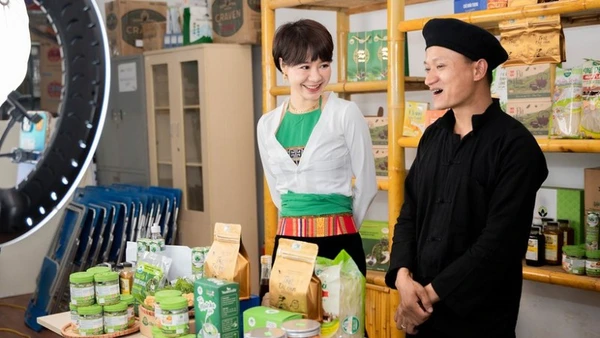 Chuyển đổi số không chỉ là vấn đề công nghệ mà là hành trình giúp cộng đồng tự tin tạo ra giá trị mới bằng tri thức và sáng tạo.