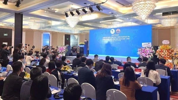 Toàn cảnh buổi họp báo.