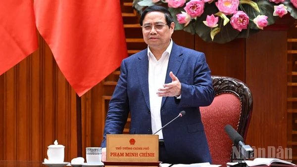 Thủ tướng Chính phủ Phạm Minh Chính phát biểu ý kiến kết luận cuộc họp về bảo đảm năng lượng. (Ảnh: TRẦN HẢI)