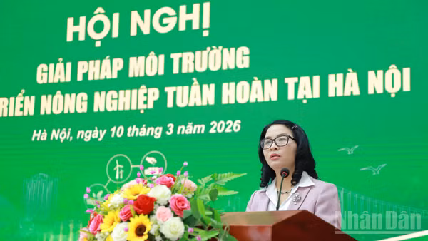 Giáo sư, Tiến sĩ Nguyễn Thị Lan, Bí thư Đảng ủy, Giám đốc Học viện Nông nghiệp Việt Nam phát biểu tại hội nghị.