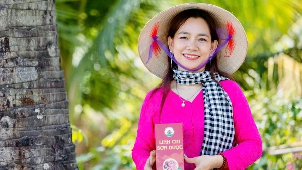 Chị Châu Thị Nương (xã Cô Tô, tỉnh An Giang) là nông dân Việt Nam xuất sắc năm 2025 với mô hình trồng nấm. (Ảnh: Ban Tổ chức cung cấp).
