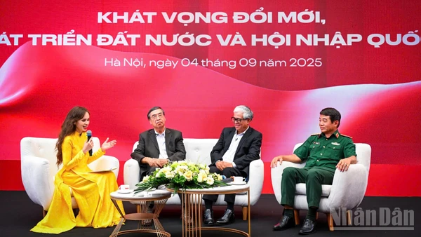 Tọa đàm “Khát vọng đổi mới, phát triển đất nước và hội nhập quốc tế” chiều 4/9 do Báo Nhân Dân tổ chức tại Hà Nội.