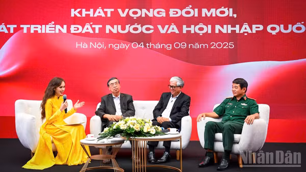 Tọa đàm “Khát vọng đổi mới, phát triển đất nước và hội nhập quốc tế” chiều 4/9 do Báo Nhân Dân tổ chức tại Hà Nội.