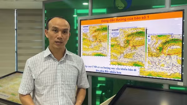 Ông Hoàng Phúc Lâm, Phó Giám đốc Trung tâm Dự báo khí tượng thủy văn quốc gia nhận định về hướng đi bão số 1.