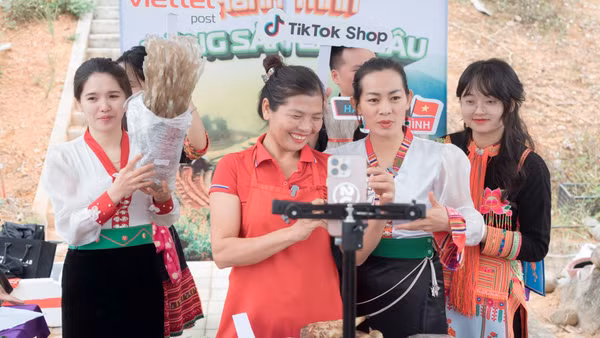 Phiên livestream “Hành trình nông sản Lai Châu” do Tiktok Shop, Viettel Post, UBND tỉnh Lai Châu và chương trình “Hàng Việt vươn mình” phối hợp thực hiện.