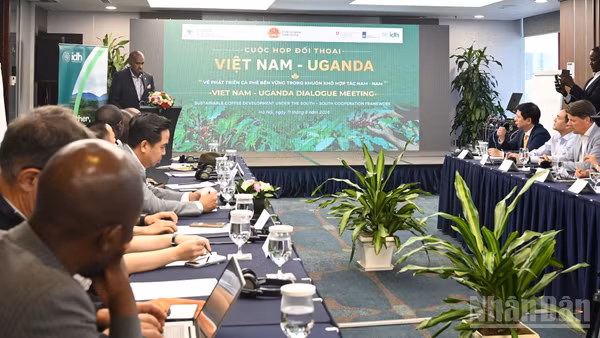 Đối thoại “Thúc đẩy phát triển ngành cà phê bền vững trong khuôn khổ Hợp tác Nam-Nam” ngày 11/8, tại Hà Nội.