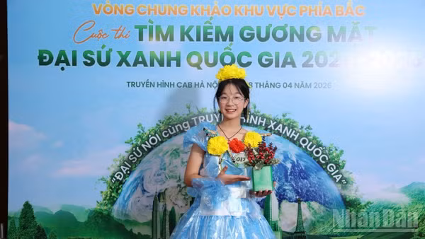 Thí sinh tham dự cuộc thi với phong cách tự tin và nhiều sáng tạo trong trình bày nội dung. 